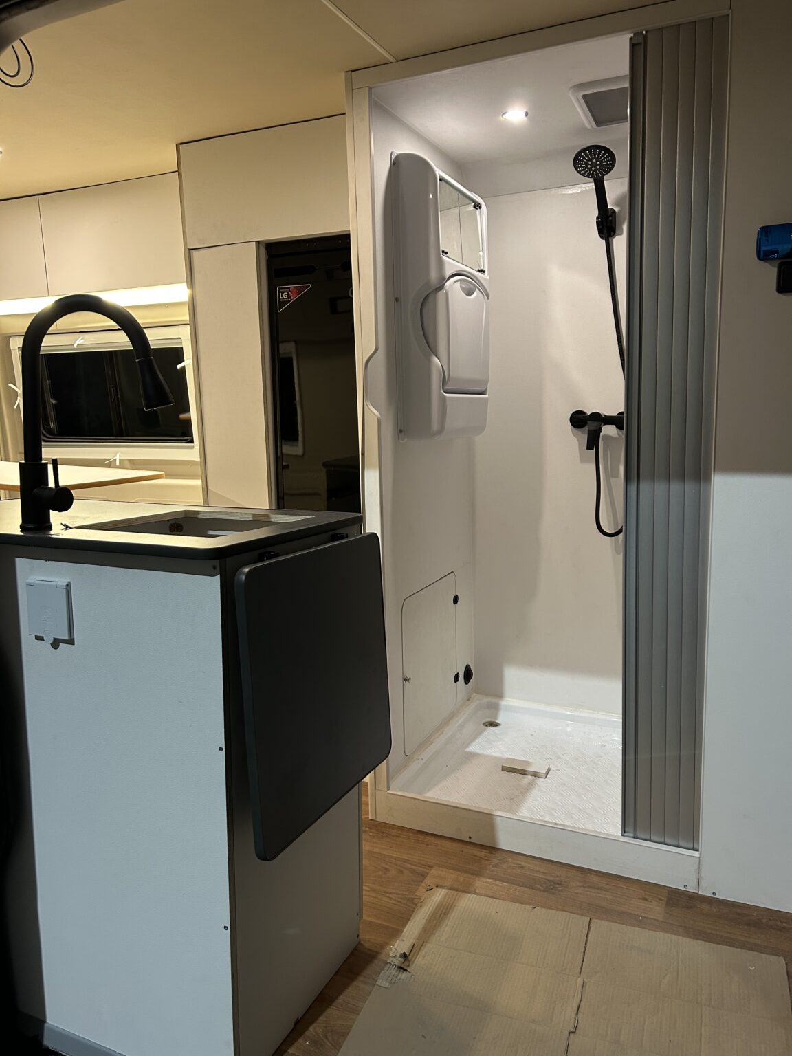 Instalación de portabicicletas y escaleras en autocaravanas