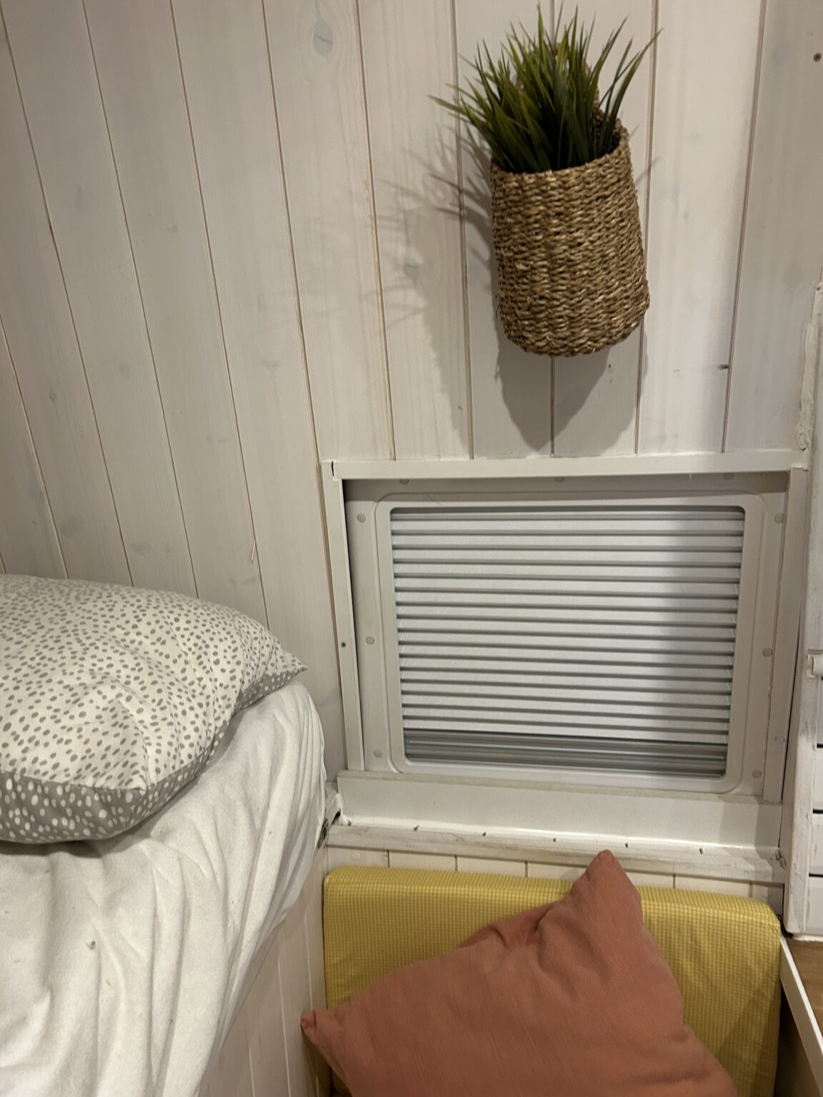 Instalación de asientos cama y bases giratorias en campers