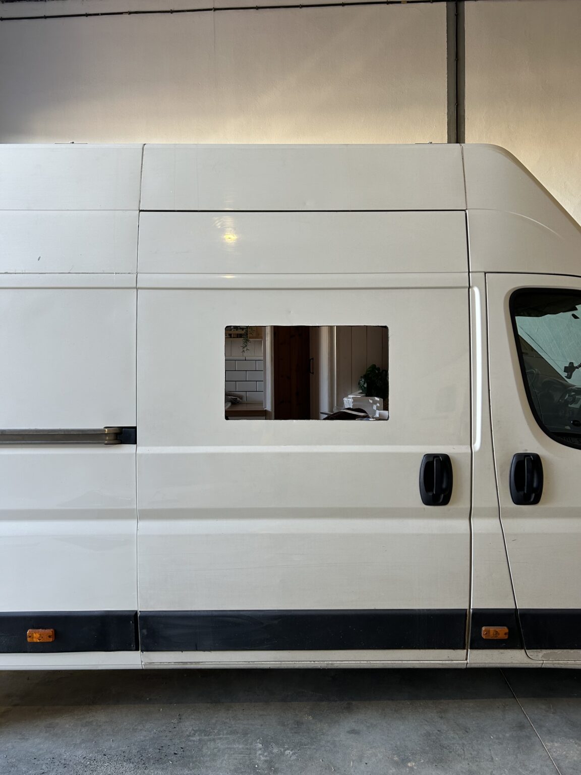 Instalación de duchas exteriores e interiores en furgonetas
