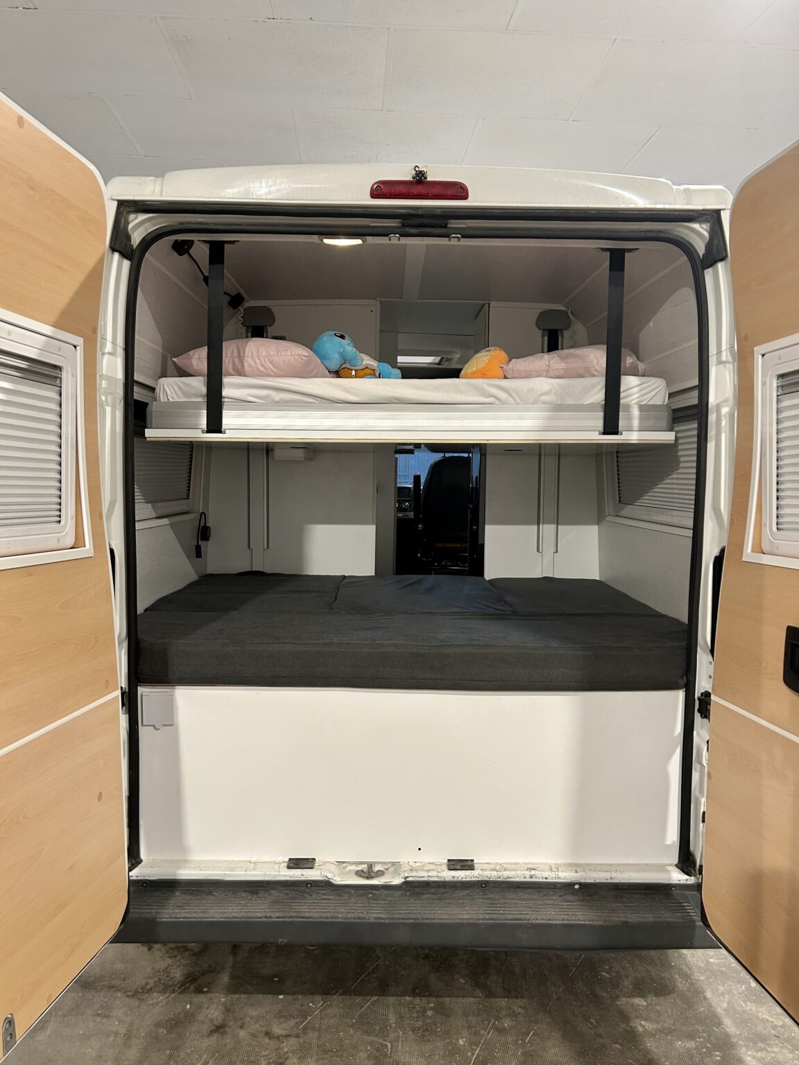 Vivir Sobre Ruedas: Muebles personalizados para campers y vehículos vivienda